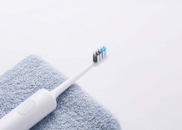 電動牙刷聲波式與旋轉(zhuǎn)式哪個好？牙齒易敏感人群就選這款