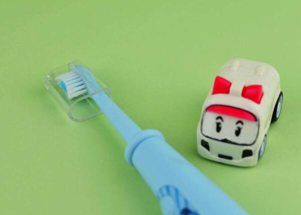 兒童用電動(dòng)牙刷和普通牙刷哪個(gè)好？選用兒童電動(dòng)牙刷的三大優(yōu)勢(shì)