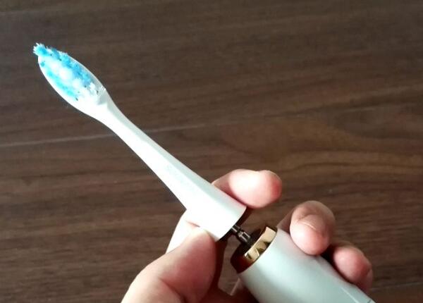 飛利浦電動牙刷頭安裝步驟