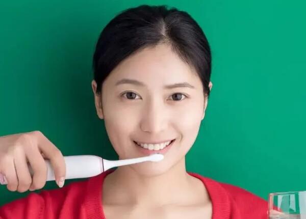 刷牙三連問：刷牙要刷多久，為何刷牙總出血，要刷舌苔嗎？