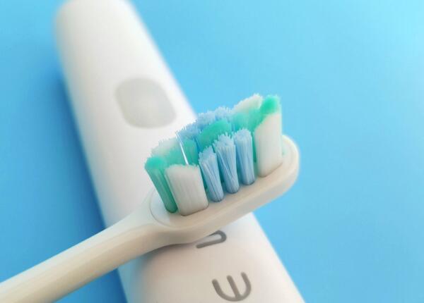 電動(dòng)牙刷類型選擇：電動(dòng)牙刷是圓頭的好還是扁頭的好？