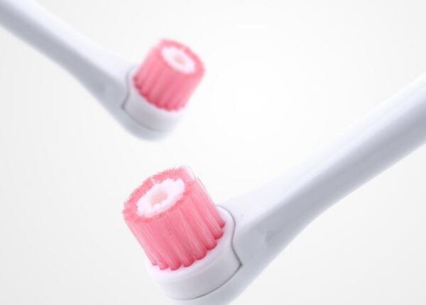 圓頭電動(dòng)牙刷傷牙齦嗎？電動(dòng)牙刷圓頭刷牙注意事項(xiàng)