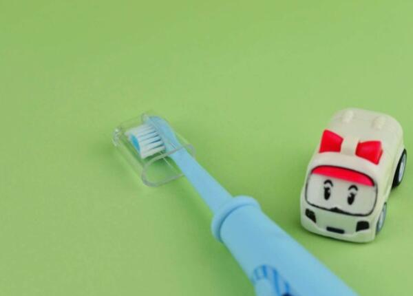 兒童用聲波還是電動(dòng)牙刷好？兒童牙刷挑選有講究