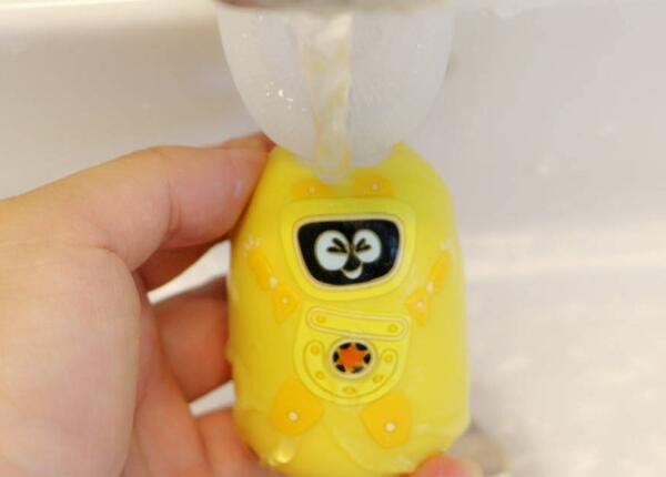 兒童用u型電動牙刷安全嗎？牙醫(yī)居然這樣建議