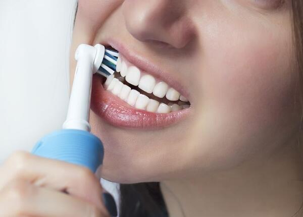 刷頭刷毛軟硬選擇：電動(dòng)牙刷刷毛軟好還是硬好？