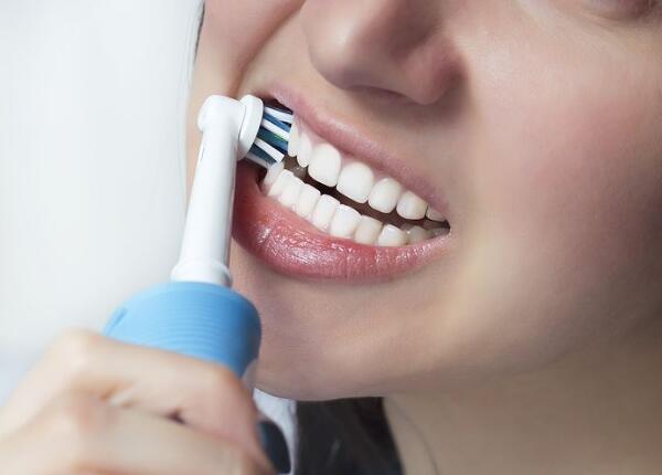 電動牙刷使用 電動牙刷選購技巧