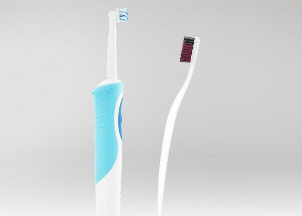 電動(dòng)牙刷vs手動(dòng)牙刷：哪種刷得更干凈？正確使用方法詳解！