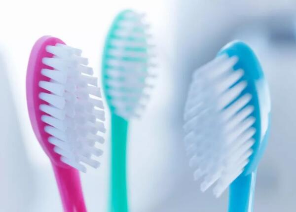 長(zhǎng)蛀牙用什么手動(dòng)牙刷比較好？有蛀牙人群必看！