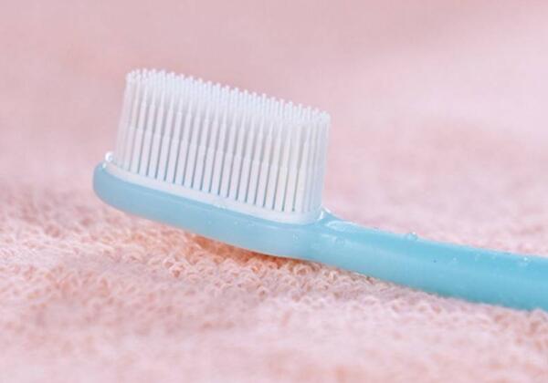 牙醫(yī)推薦牙刷是手動(dòng)還是電動(dòng)？手動(dòng)和電動(dòng)牙刷哪個(gè)更適合你？