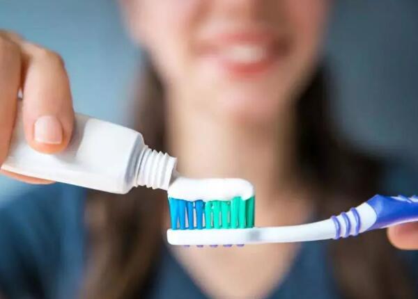 手動牙刷刷不干凈牙齒會怎么樣？