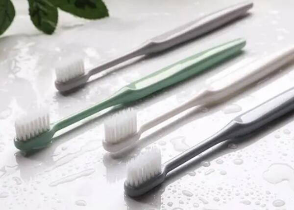 手動牙刷刷毛選擇什么材質(zhì)？常見的兩大牙刷刷毛材質(zhì)介紹