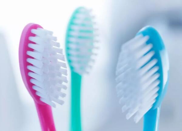 牙刷為啥會(huì)掉毛怎么辦？看完這篇文章，牙刷掉毛不再是問題！