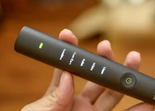 初次使用電動(dòng)牙刷怎么充電？初用電動(dòng)牙刷充電方法介紹